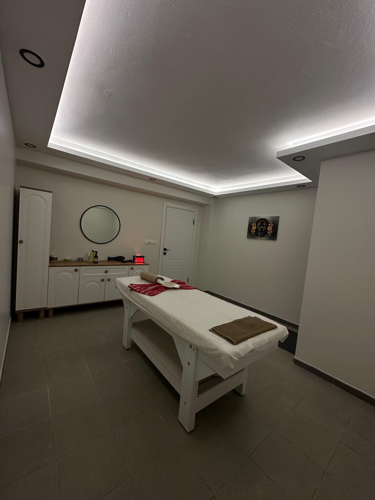 Neva Spa tek kişilik masaj odası ve masaj masası